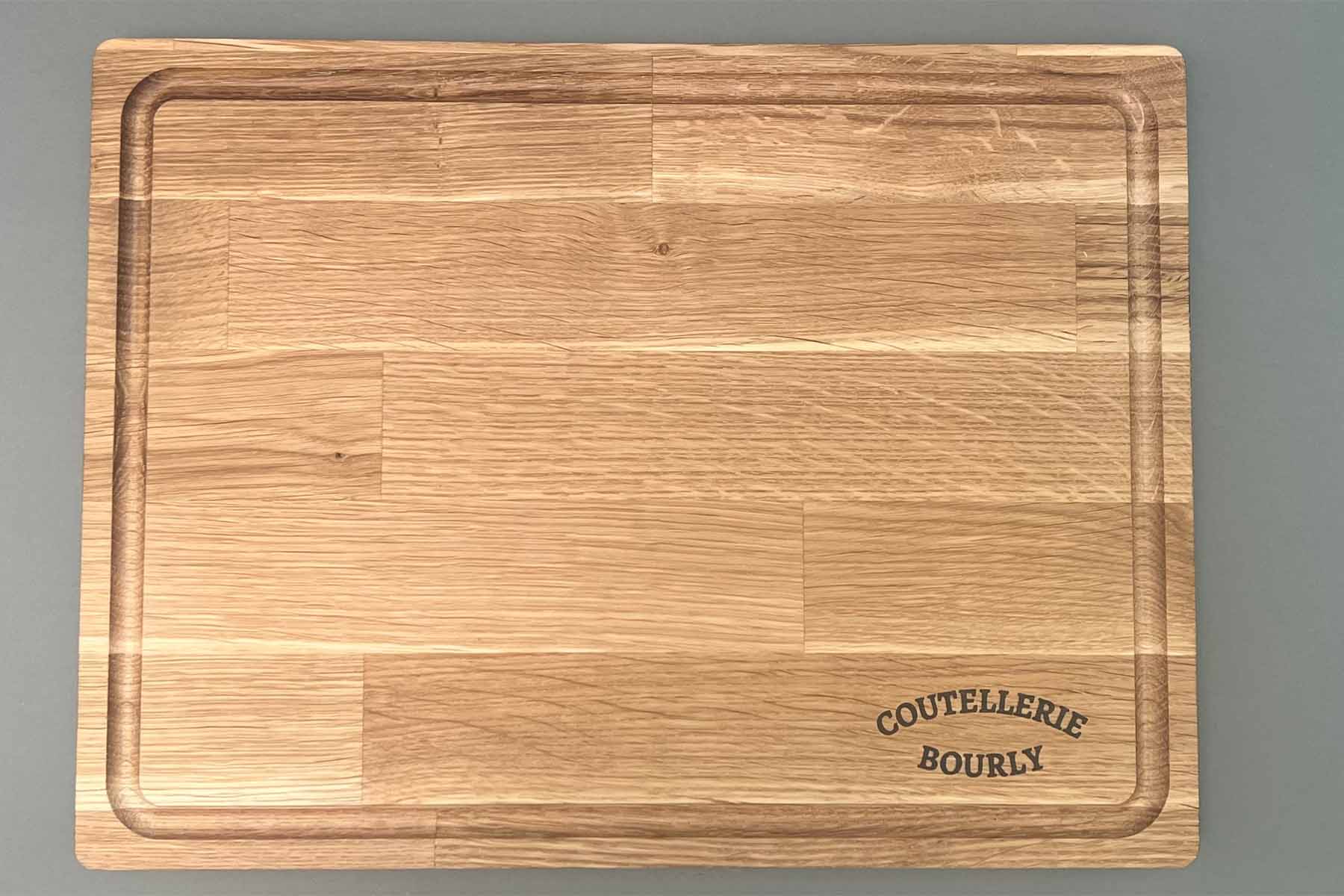 Planche en chêne avec rigole 39 x 29 cm "Coutellerie Bourly"